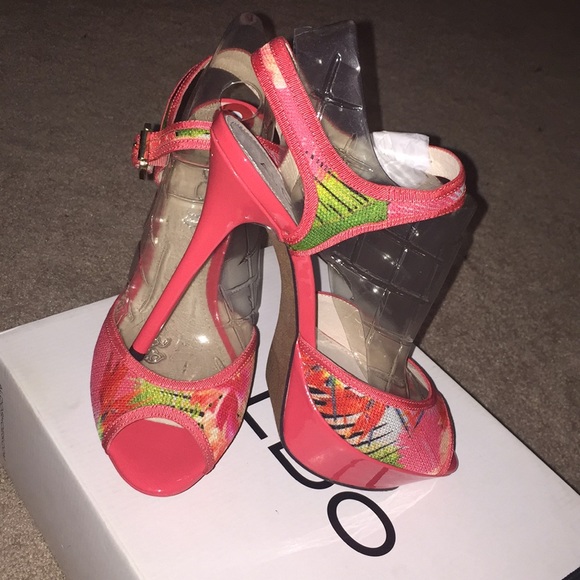 Never worn and with box heels - Picture 2 of 3